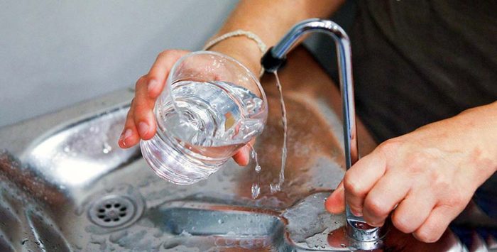 تانکرهای آبرسانی در مسیر مراسم تشییع رهبر شهید در قم مستقر می‌شوند