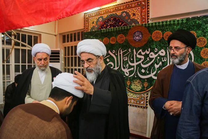 مراسم عمامه‌گذاری طلاب خارجی در قم برگزار شد