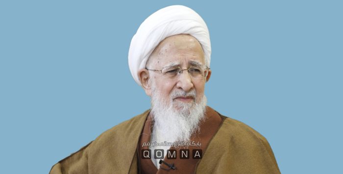 آیت‌الله جوادی آملی بر پیکر رهبر شهید در قم نماز می‌خواند