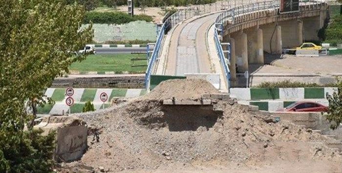جمع‌آوری ریل‌های متروکه خیابان رسالت قم پس از چهار ساله وقفه!