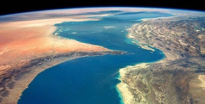 هشدار منبری‌های هیئات مذهبی نسبت به ناشکری نعمت تنگه هرمز